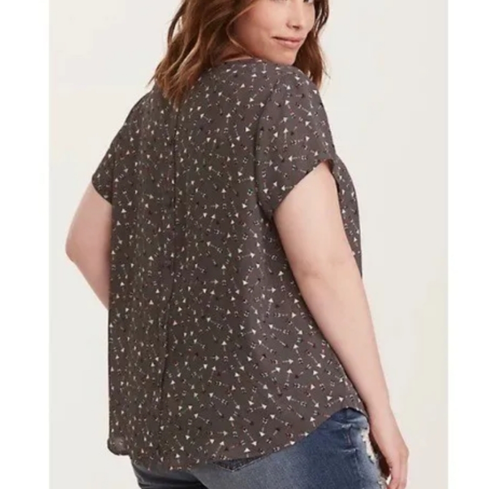Torrid Arrow Pattern Top Size 2 - image 2